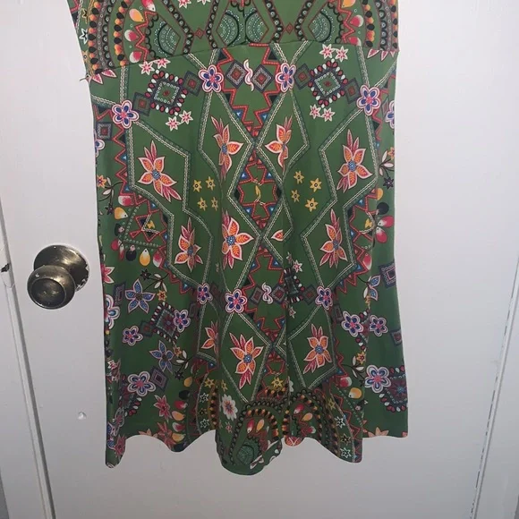 New York & Company: green and floral paisley print sleeveless dress w/ pockets - Picture 8 of 12
